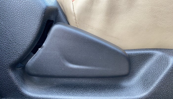 2023 Renault Kwid RXT 1.0 AMT, Petrol, Automatic, 10,354 km, Driver Side Adjustment Panel