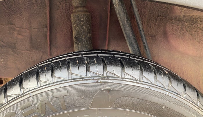 2023 Renault Kwid RXT 1.0 AMT, Petrol, Automatic, 10,354 km, Right Rear Tyre Tread