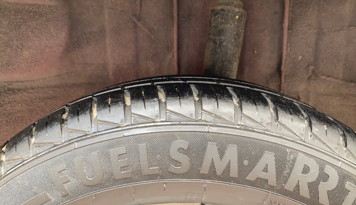 2023 Renault Kwid RXT 1.0 AMT, Petrol, Automatic, 10,354 km, Left Rear Tyre Tread