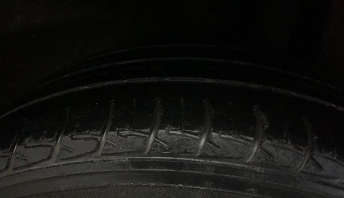 2016 Maruti Baleno DELTA PETROL 1.2, Petrol, Manual, 71,356 km, Left Rear Tyre Tread