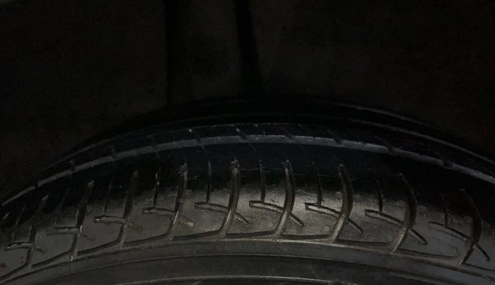 2016 Maruti Baleno DELTA PETROL 1.2, Petrol, Manual, 71,356 km, Right Rear Tyre Tread