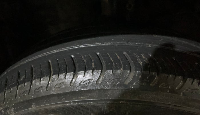 2016 Maruti Baleno DELTA PETROL 1.2, Petrol, Manual, 71,356 km, Right Front Tyre Tread