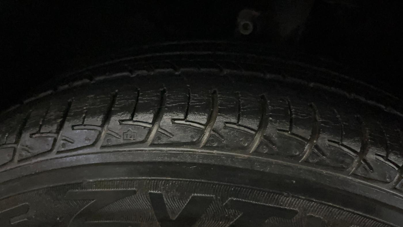 2016 Maruti Baleno DELTA PETROL 1.2, Petrol, Manual, 71,356 km, Left Front Tyre Tread