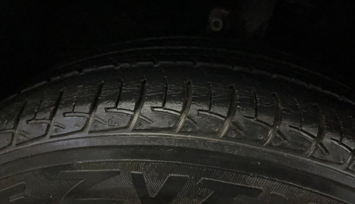 2016 Maruti Baleno DELTA PETROL 1.2, Petrol, Manual, 71,356 km, Left Front Tyre Tread