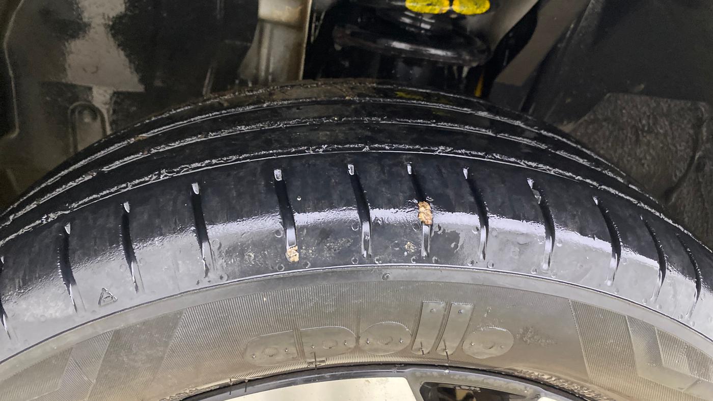 2022 Nissan MAGNITE XV MT, Petrol, Manual, 80,477 km, Left Front Tyre Tread