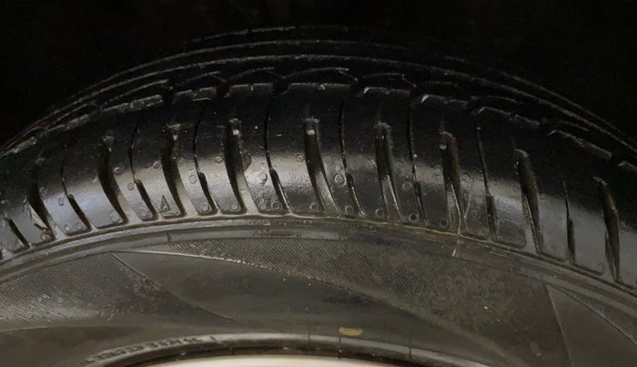 2015 Hyundai Elite i20 MAGNA 1.2, Petrol, Manual, 59,512 km, Right Front Tyre Tread