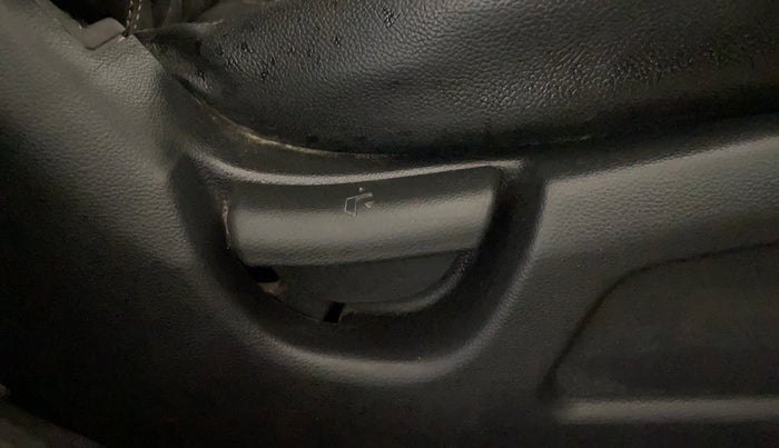 2015 Hyundai Elite i20 MAGNA 1.2, Petrol, Manual, 59,512 km, Driver Side Adjustment Panel