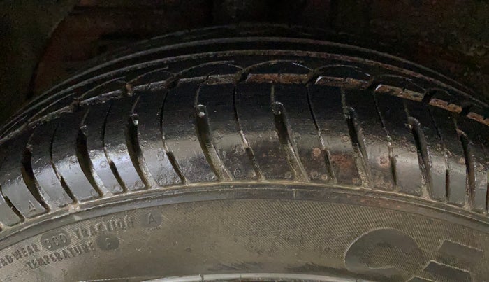 2015 Hyundai Elite i20 MAGNA 1.2, Petrol, Manual, 59,512 km, Right Rear Tyre Tread