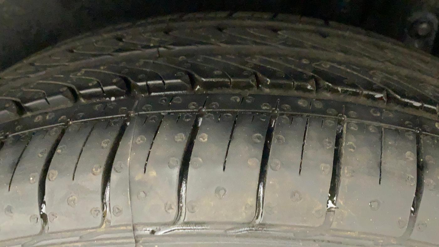 2013 Maruti Ertiga ZXI, Petrol, Manual, 82,492 km, Left Rear Tyre Tread