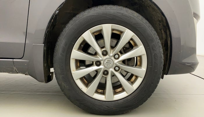 2013 Maruti Ertiga ZXI, Petrol, Manual, 82,492 km, Right Front Wheel