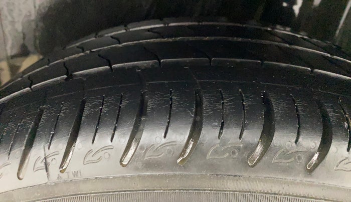 2017 Volkswagen Polo HIGHLINE1.2L, Petrol, Manual, 75,482 km, Left Rear Tyre Tread