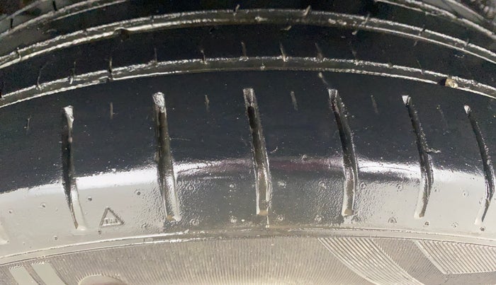 2024 Toyota Glanza V, Petrol, Manual, 39,116 km, Left Rear Tyre Tread