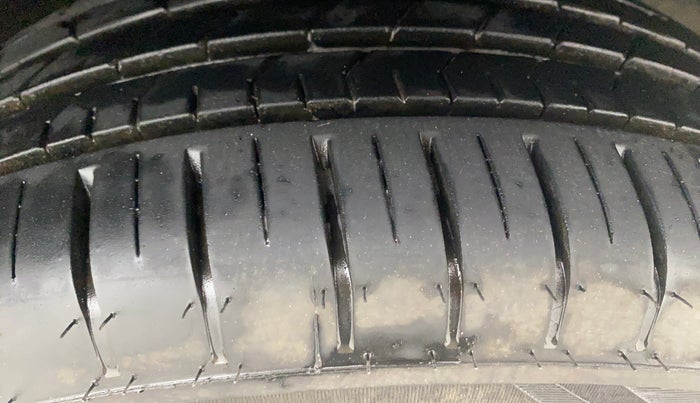 2024 Toyota Glanza V, Petrol, Manual, 39,116 km, Right Front Tyre Tread