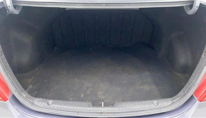 2016 Hyundai Verna FLUIDIC 4S 1.6 VTVT SX, Petrol, Manual, 57,251 km, Boot Inside