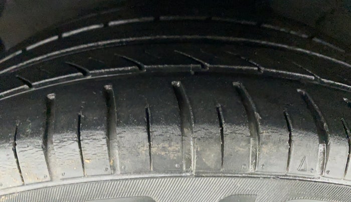 2016 Hyundai Verna FLUIDIC 4S 1.6 VTVT SX, Petrol, Manual, 57,251 km, Left Front Tyre Tread