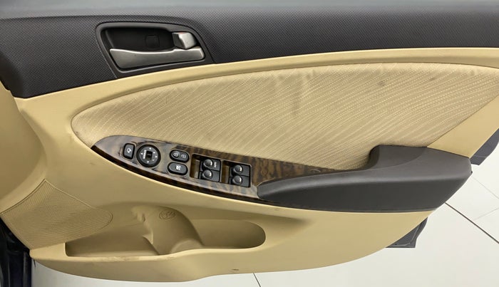 2016 Hyundai Verna FLUIDIC 4S 1.6 VTVT SX, Petrol, Manual, 57,251 km, Driver Side Door Panels Control