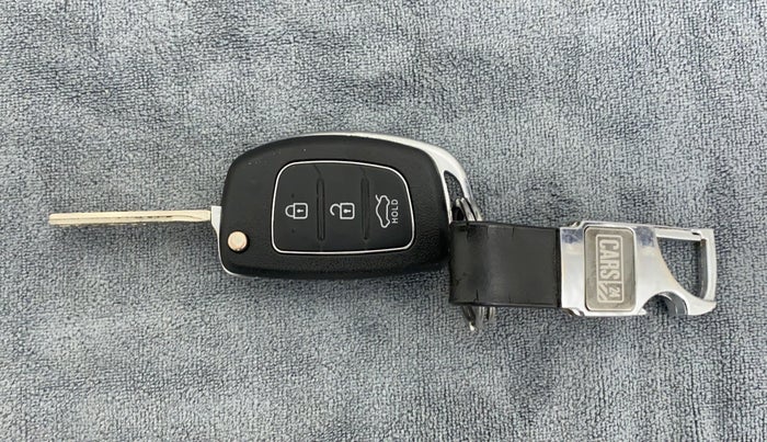 2016 Hyundai Verna FLUIDIC 4S 1.6 VTVT SX, Petrol, Manual, 57,251 km, Key Close Up