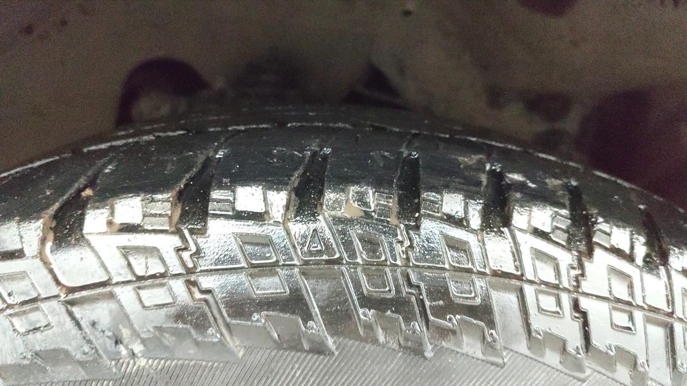 2017 Tata Hexa XTA 4X2 7 STR, Diesel, Automatic, 83,829 km, Left Front Tyre Tread