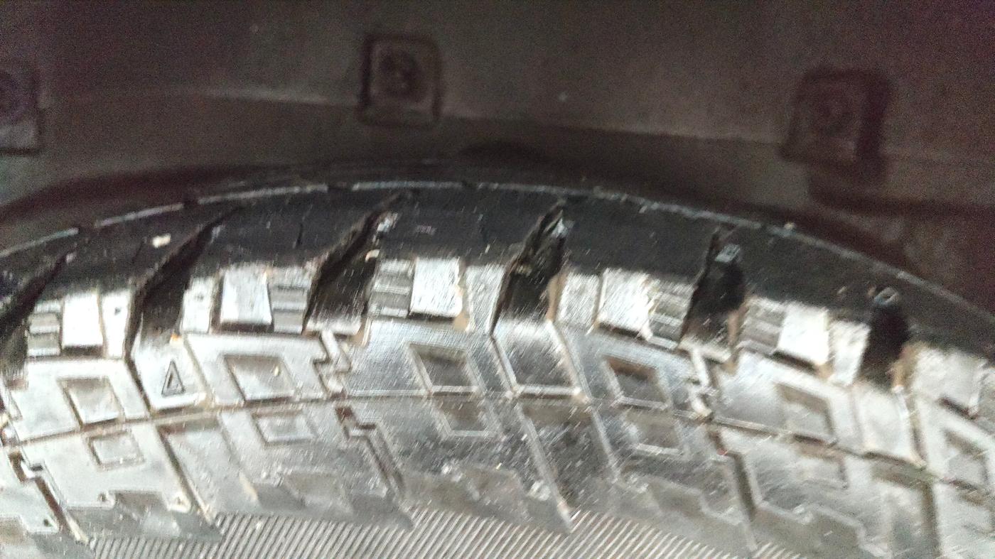 2017 Tata Hexa XTA 4X2 7 STR, Diesel, Automatic, 83,829 km, Left Rear Tyre Tread