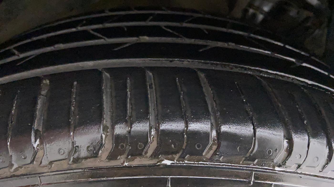 2018 Maruti Vitara Brezza ZDI+ DUAL TONE AMT, Diesel, Automatic, 60,702 km, Right Rear Tyre Tread