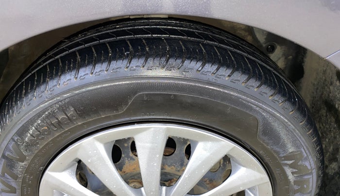 2016 Hyundai Grand i10 SPORTZ 1.1 CRDI, Diesel, Manual, 1,28,999 km, Right Front Tyre Tread