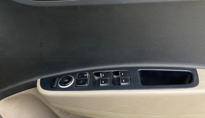 2016 Hyundai Grand i10 SPORTZ 1.1 CRDI, Diesel, Manual, 1,28,999 km, Driver Side Door Panels Control