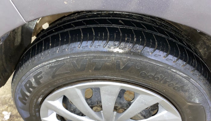 2016 Hyundai Grand i10 SPORTZ 1.1 CRDI, Diesel, Manual, 1,28,999 km, Right Rear Tyre Tread