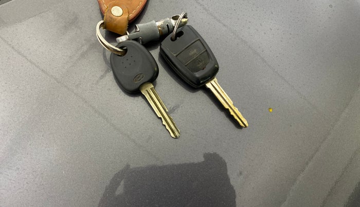 2016 Hyundai Grand i10 SPORTZ 1.1 CRDI, Diesel, Manual, 1,28,999 km, Key Close Up