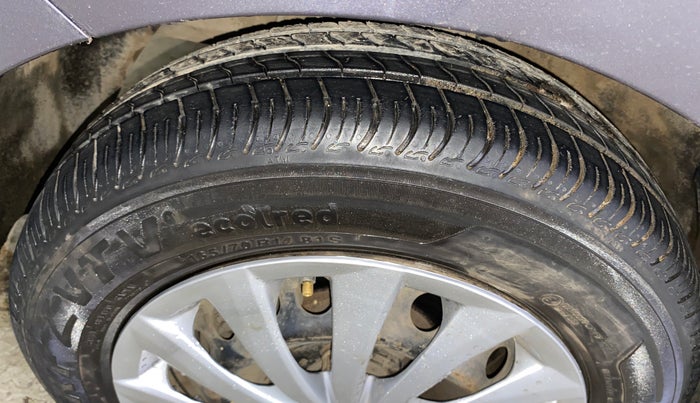 2016 Hyundai Grand i10 SPORTZ 1.1 CRDI, Diesel, Manual, 1,28,999 km, Left Front Tyre Tread