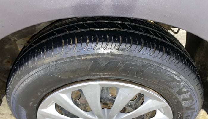 2016 Hyundai Grand i10 SPORTZ 1.1 CRDI, Diesel, Manual, 1,28,999 km, Left Rear Tyre Tread