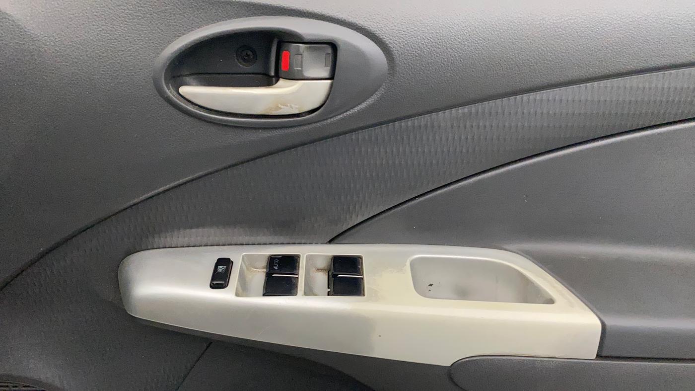 2013 Toyota Etios Liva TRD SPORTIVO PETROL, Petrol, Manual, 28,181 km, Driver Side Door Panels Control