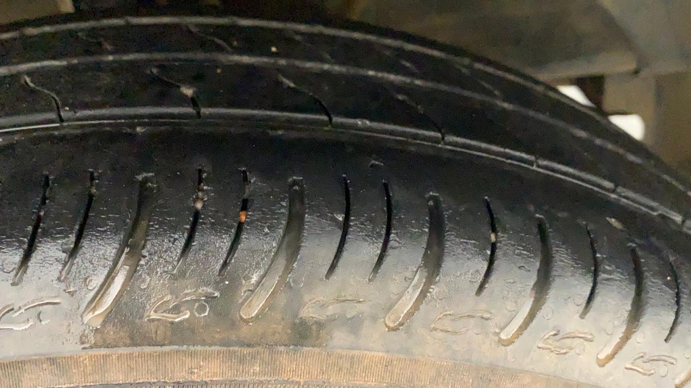 2017 Maruti Baleno DELTA PETROL 1.2, Petrol, Manual, 78,681 km, Right Front Tyre Tread