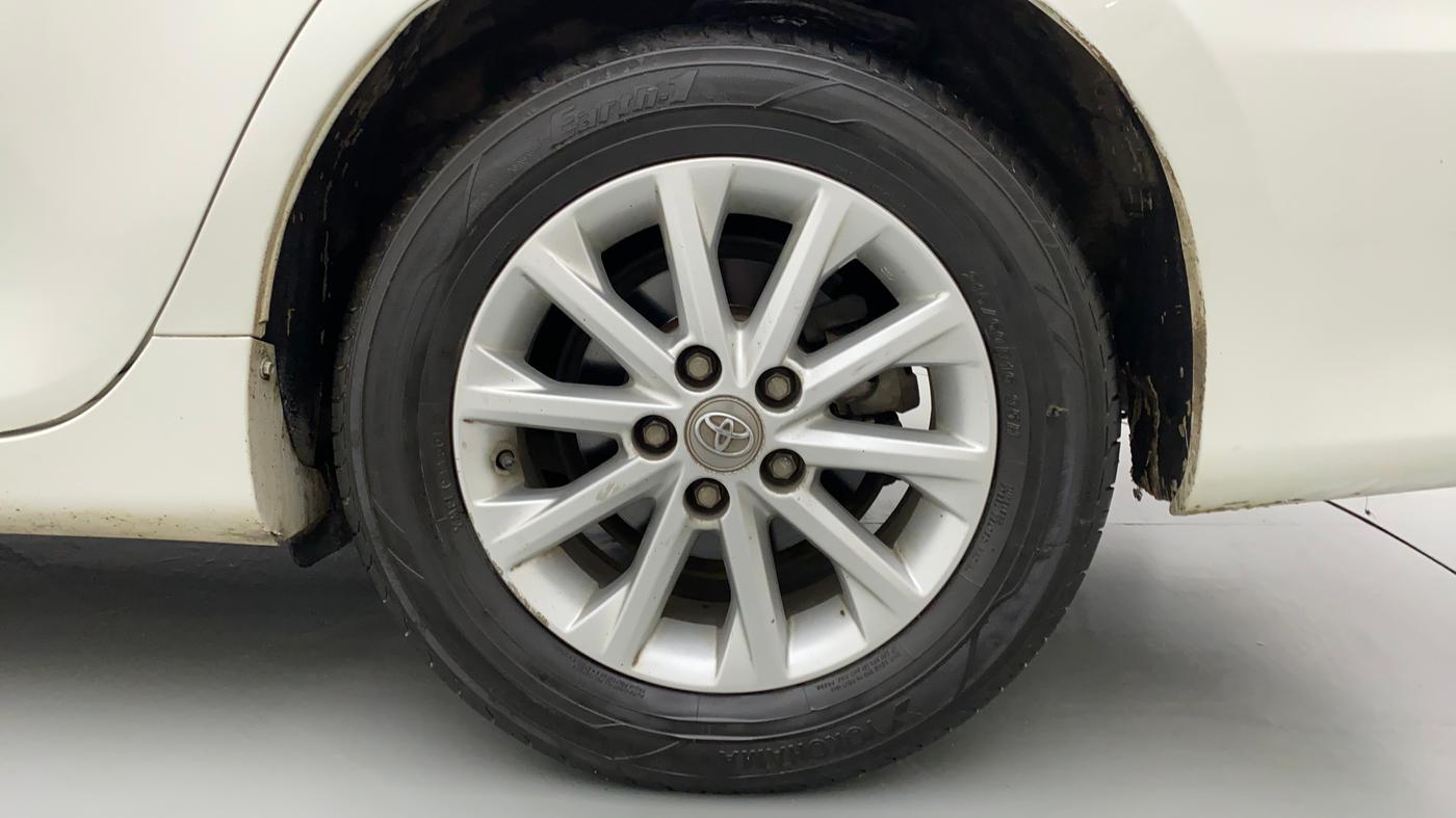 2015 Toyota Camry 2.5 AT, Petrol, Automatic, 90,405 km, Left Rear Wheel