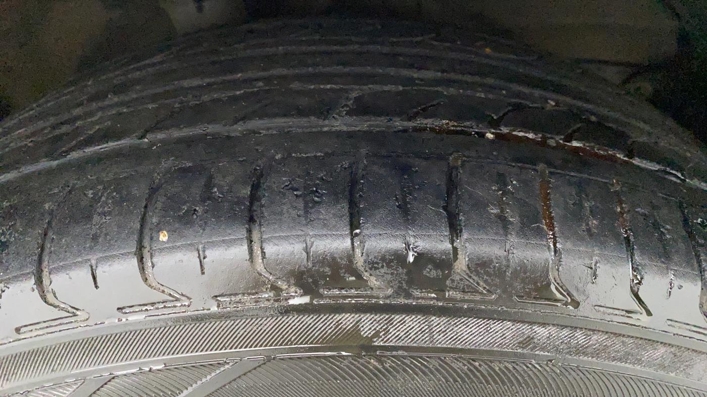2015 Toyota Camry 2.5 AT, Petrol, Automatic, 90,405 km, Right Front Tyre Tread