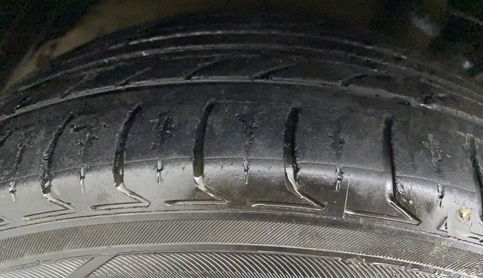 2015 Toyota Camry 2.5 AT, Petrol, Automatic, 90,405 km, Right Rear Tyre Tread