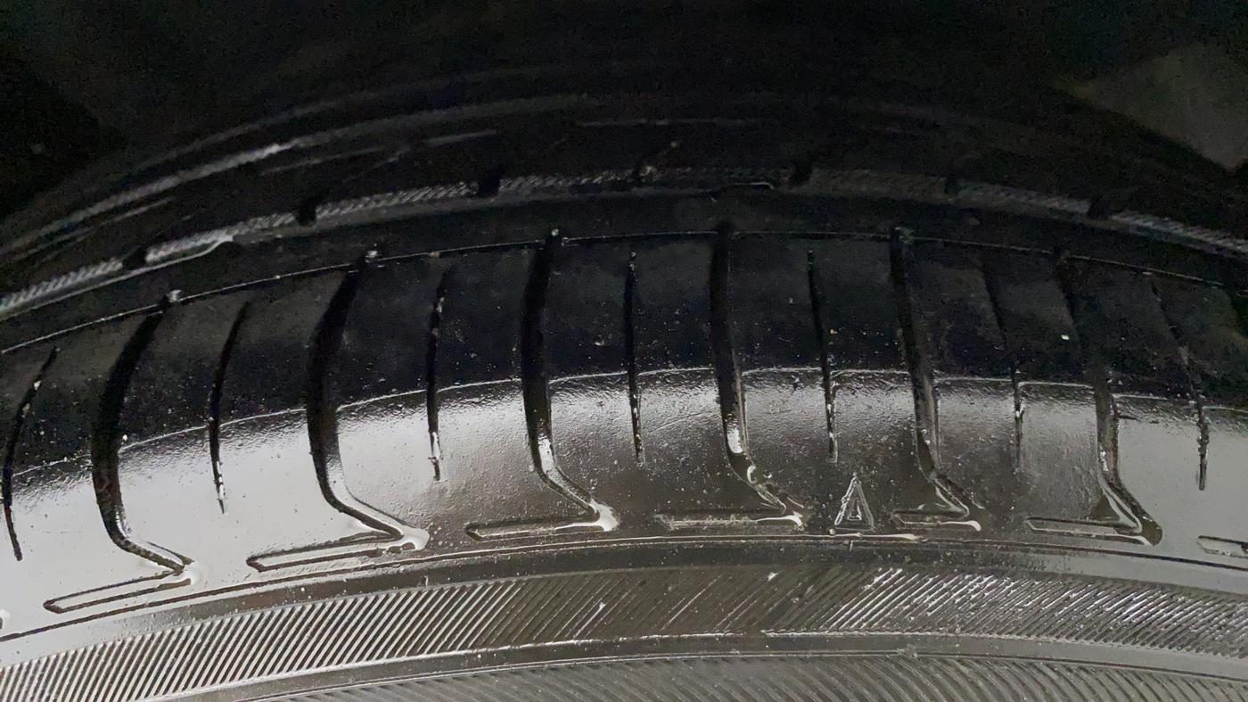 2015 Toyota Camry 2.5 AT, Petrol, Automatic, 90,405 km, Left Rear Tyre Tread