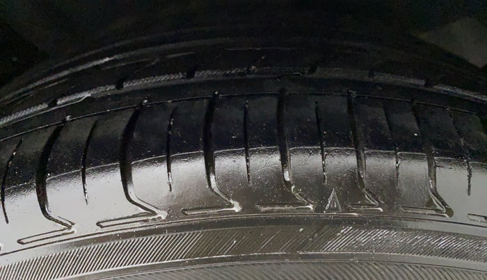 2015 Toyota Camry 2.5 AT, Petrol, Automatic, 90,405 km, Left Rear Tyre Tread