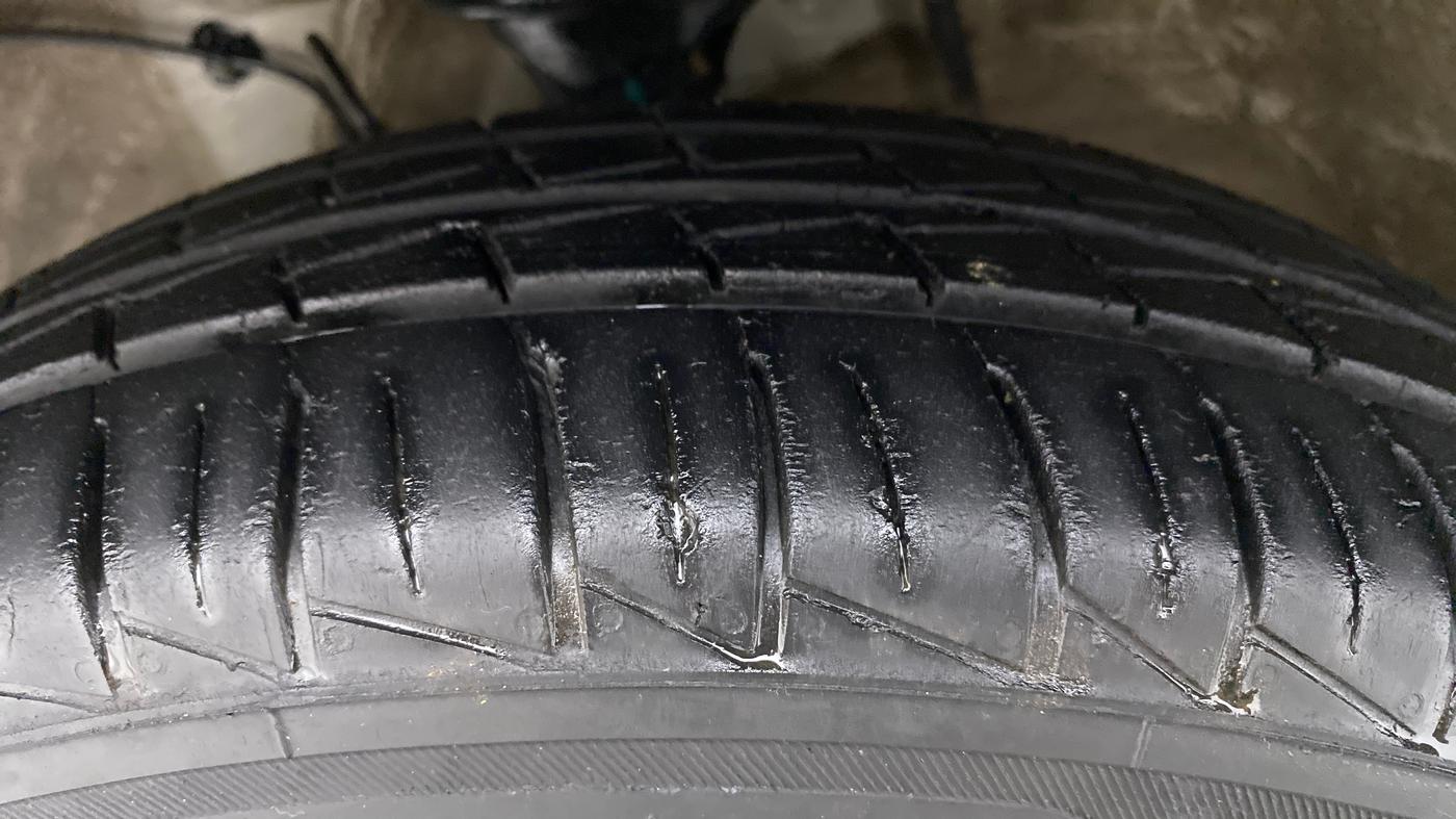 2021 Maruti Alto VXI, Petrol, Manual, 24,524 km, Left Front Tyre Tread