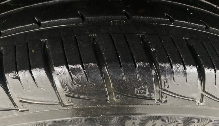 2017 Renault Duster RXS CVT, CNG, Automatic, 15,486 km, Left Front Tyre Tread