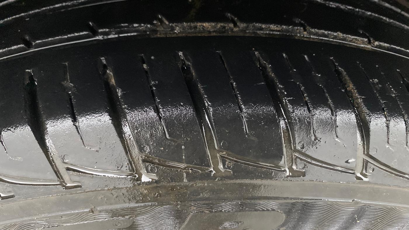 2017 Renault Duster RXS CVT, CNG, Automatic, 15,486 km, Right Rear Tyre Tread
