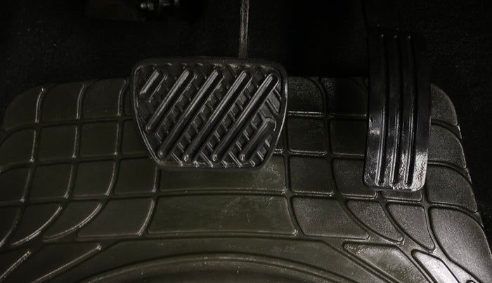 2017 Renault Duster RXS CVT, CNG, Automatic, 15,486 km, Pedals