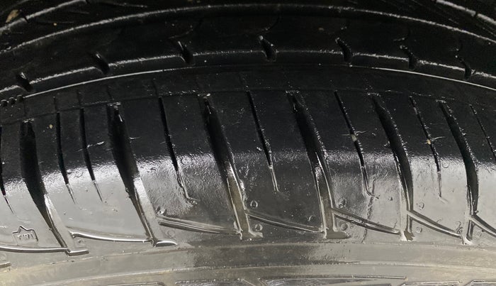 2017 Renault Duster RXS CVT, CNG, Automatic, 15,486 km, Right Front Tyre Tread