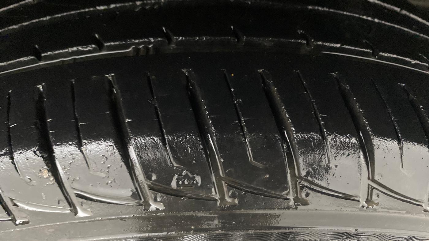 2017 Renault Duster RXS CVT, CNG, Automatic, 15,486 km, Left Rear Tyre Tread