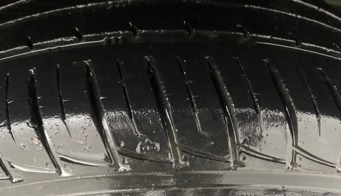 2017 Renault Duster RXS CVT, CNG, Automatic, 15,486 km, Left Rear Tyre Tread