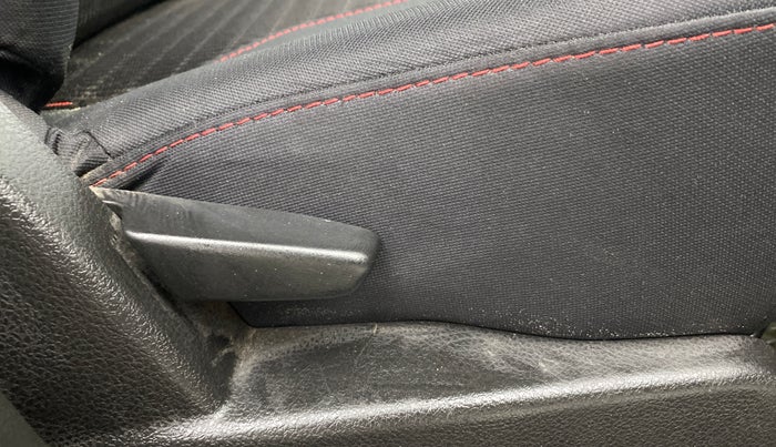 2017 Renault Duster RXS CVT, CNG, Automatic, 15,486 km, Driver Side Adjustment Panel