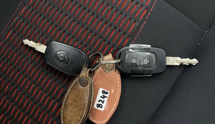 2017 Renault Duster RXS CVT, CNG, Automatic, 15,486 km, Key Close Up