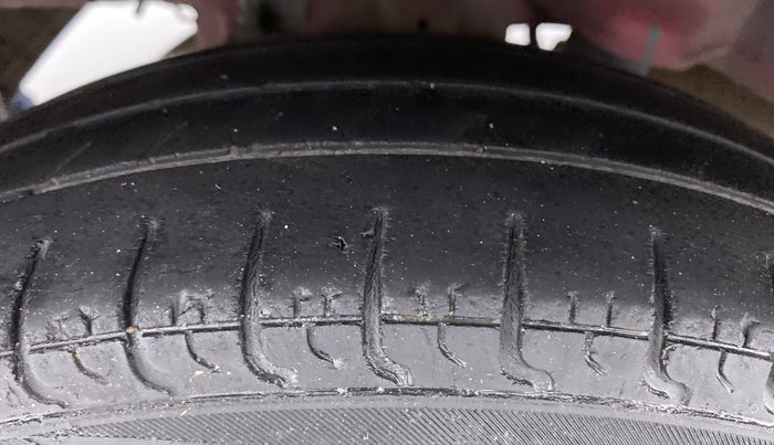 2016 Hyundai Eon ERA PLUS, Petrol, Manual, 46,463 km, Right Rear Tyre Tread