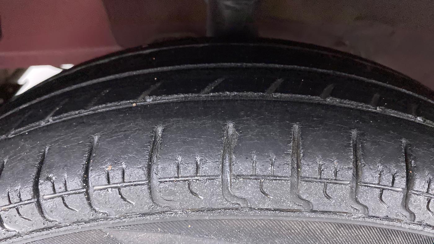 2016 Hyundai Eon ERA PLUS, Petrol, Manual, 46,463 km, Left Front Tyre Tread