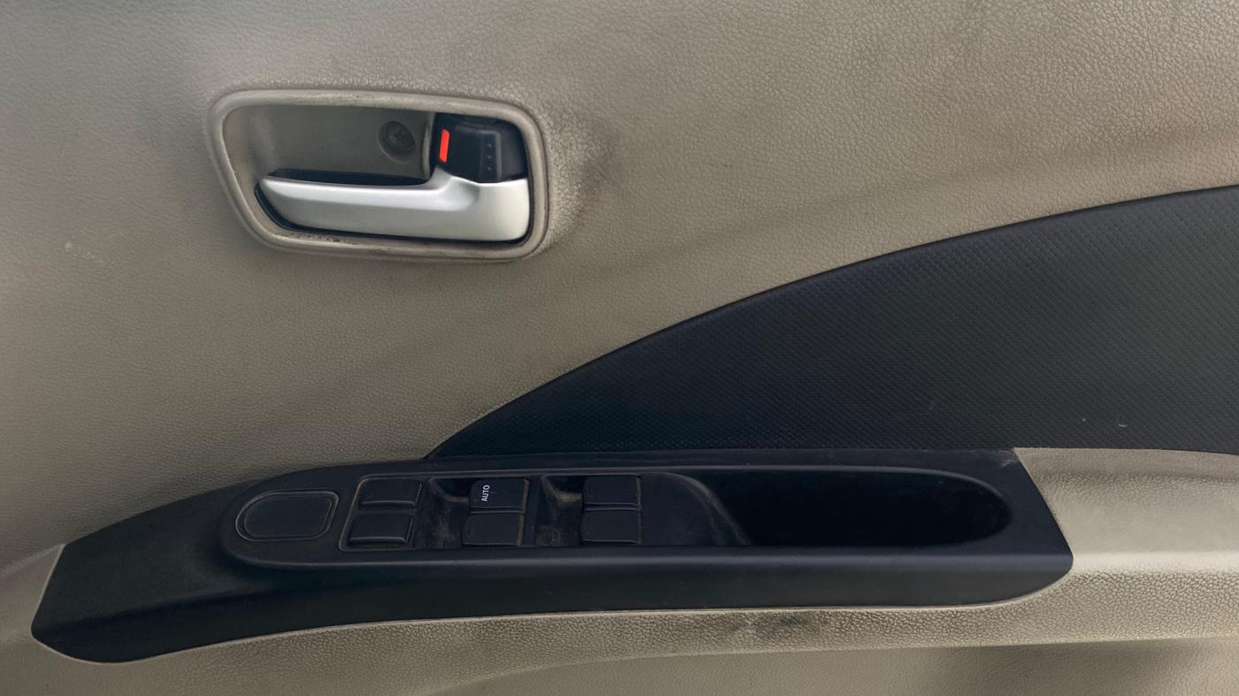 2017 Maruti Celerio VXI CNG, CNG, Manual, 78,223 km, Driver Side Door Panels Control