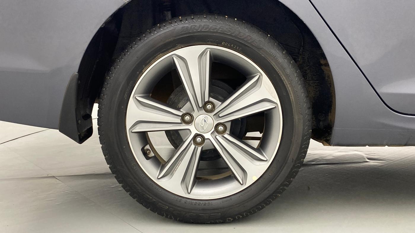 2017 Hyundai Verna 1.6 SX VTVT, Petrol, Manual, 23,775 km, Right Rear Wheel